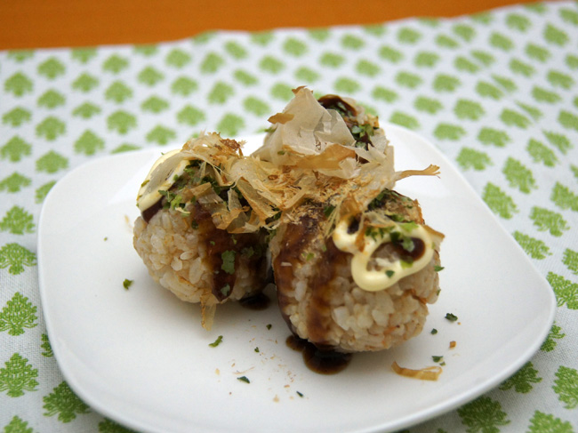 本物そっくり たこ焼き風おにぎり 生き物豊かな田んぼのお米 宮城県大崎市 蕪栗米生産組合公式サイト