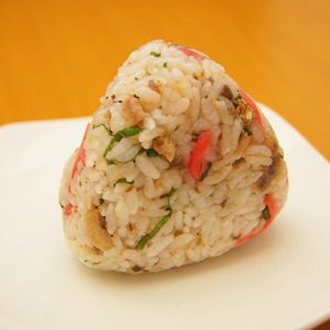 イワシ缶詰の味染みおにぎり