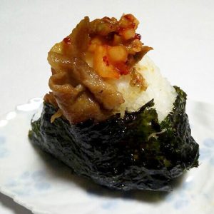 焼き肉キムチの韓国風おにぎり