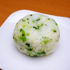 ちょっと大人の味？青しその実のおにぎり