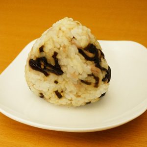 昆布とツナのオイリーおにぎり