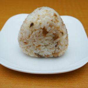 まぐろ醤油煮とマヨネーズのおにぎり