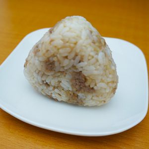 ハンバーグがごろっとおにぎり